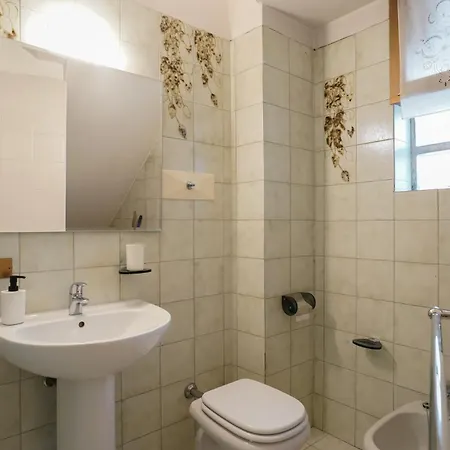 Alpine Townhouse Escape *