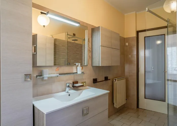 Alpine Townhouse Escape *