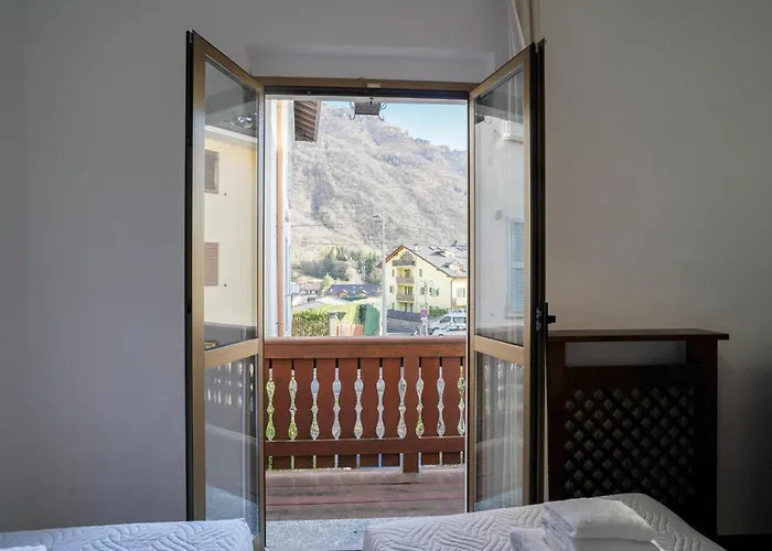 Alpine Townhouse Escape Daire Ballabio